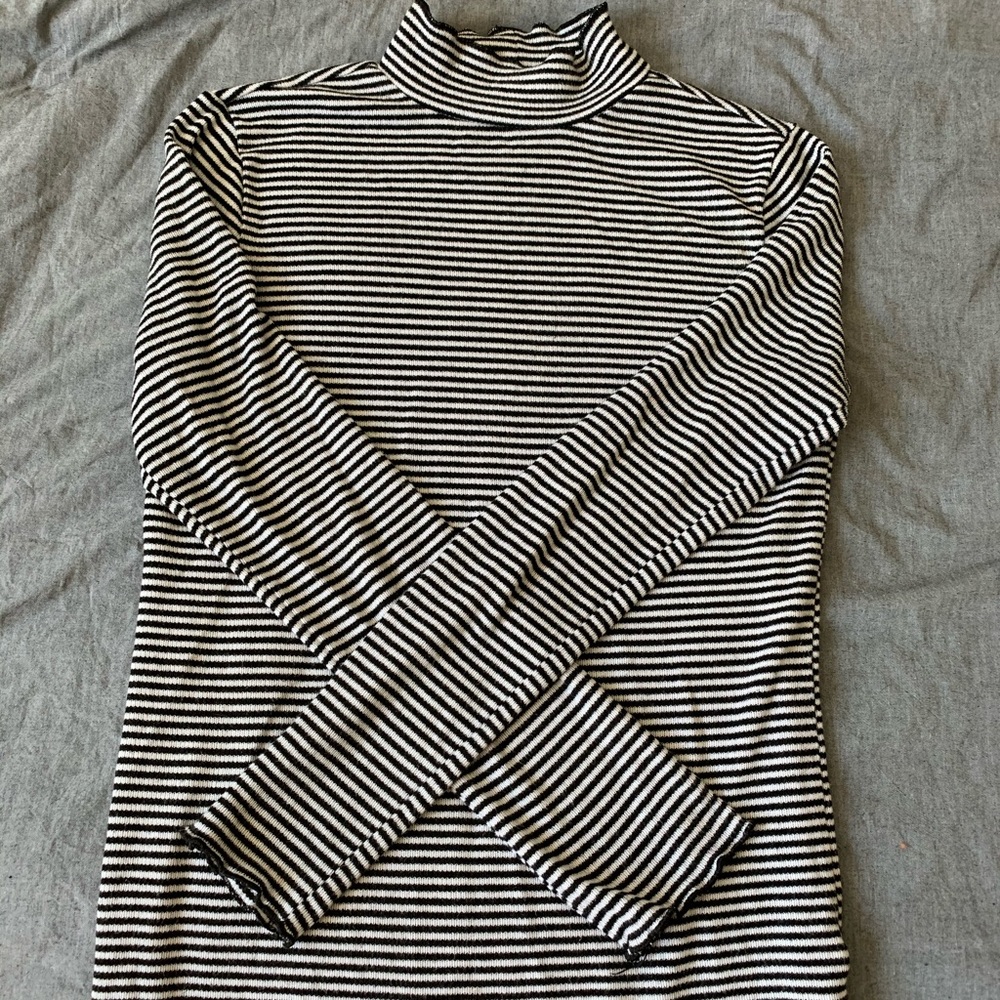 Long sleeve ribbed shirt